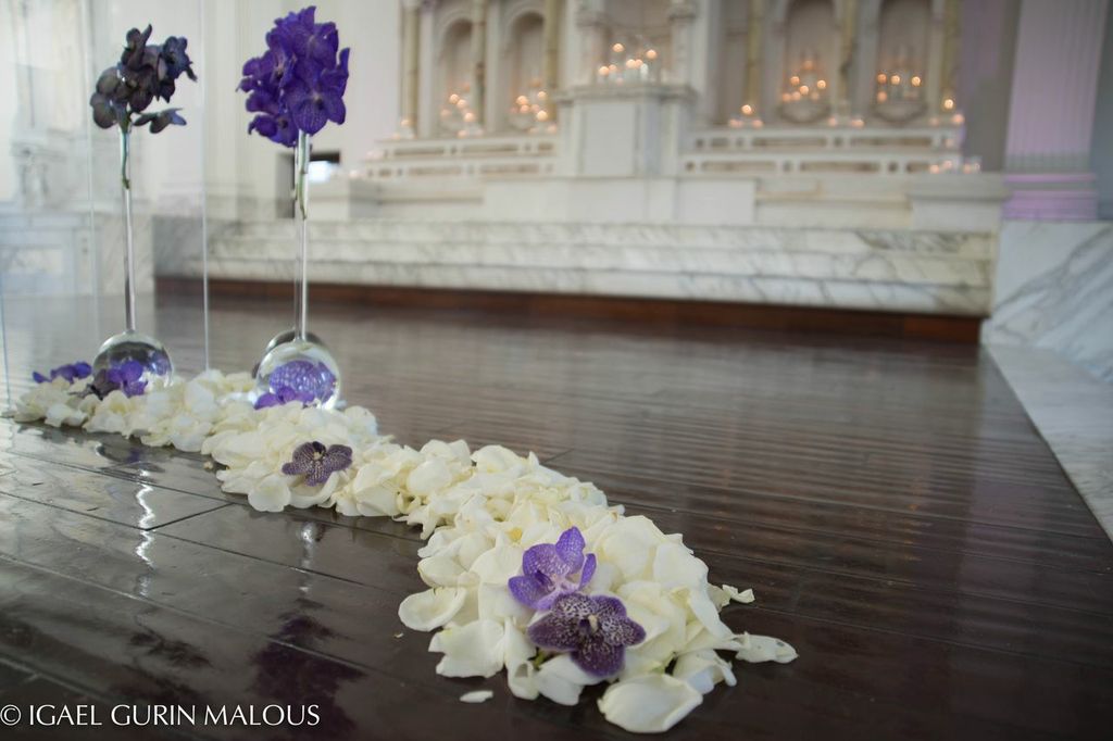 Chic ceremony floral design - Vibiana, Los Angeles